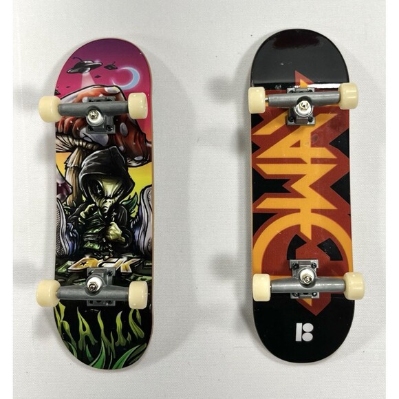 Tech Deck Spin Master Mixed Lot of Skate Park Ramps and Boards with Accessories - Picture 6 of 15